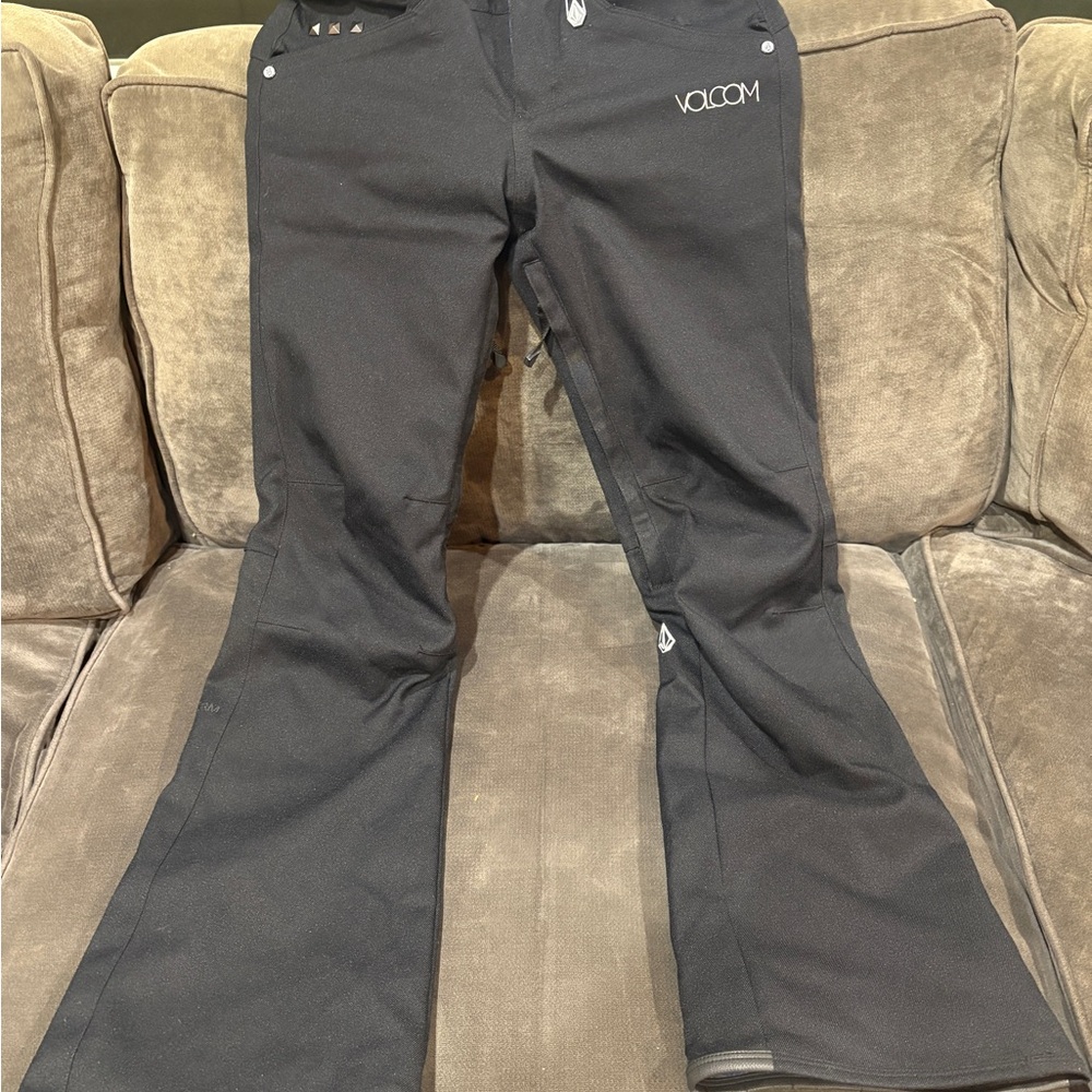 Volcom women’s snowboard/ski pants.